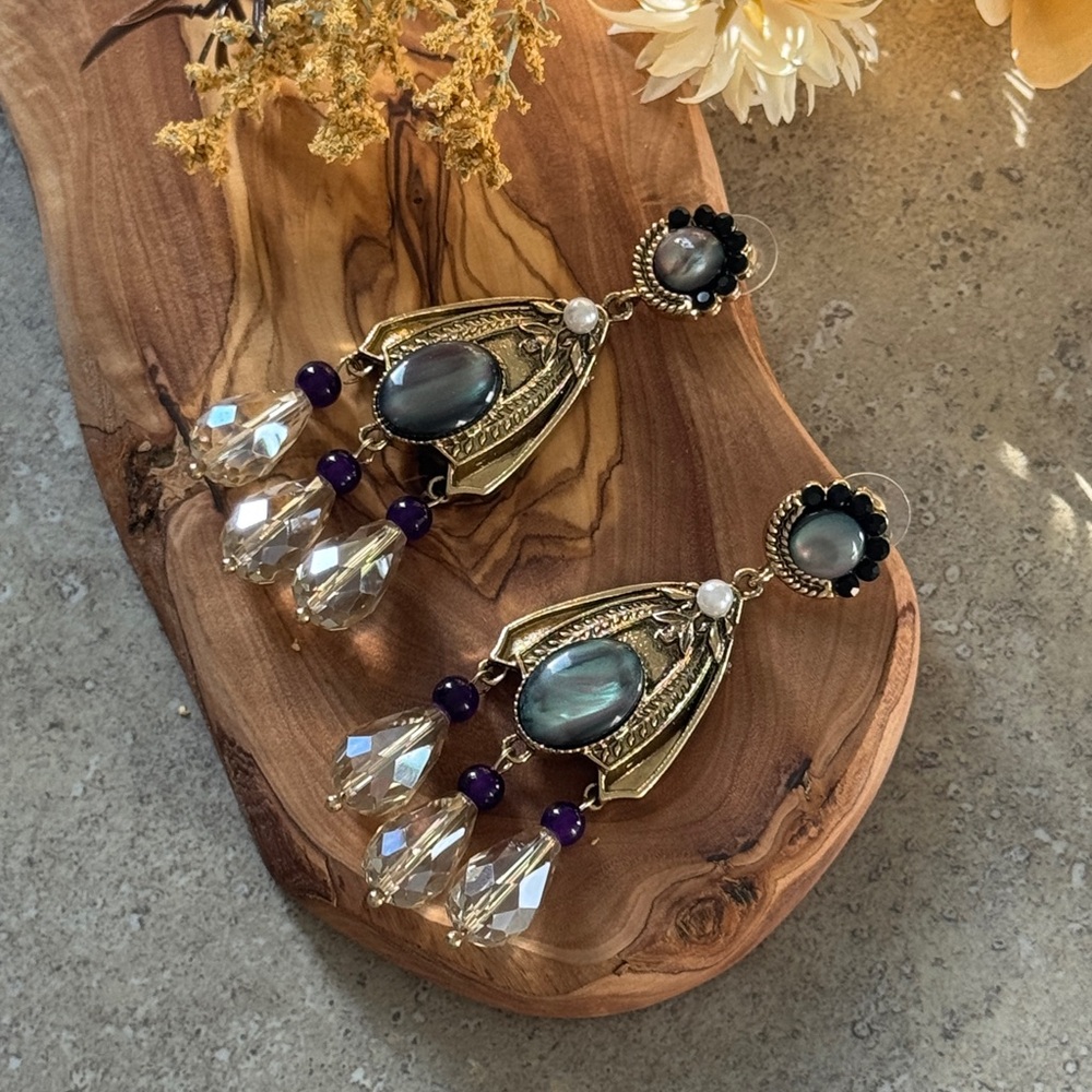 ๐4/$30 New Elegant Gold and Purple Dangle Earrings - Picture 3 of 5